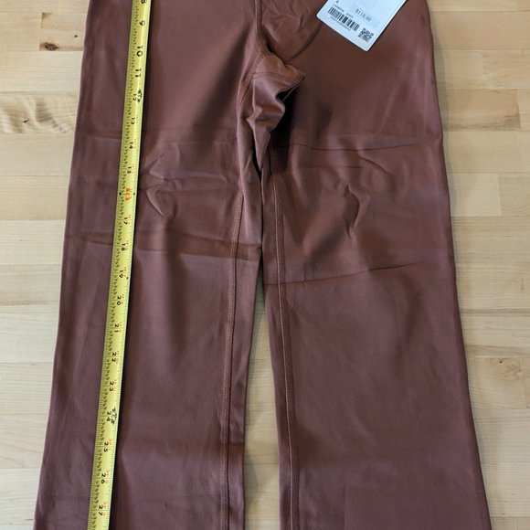 Lululemon - Groove Super-High-Rise Crop 23" (size 4) - Picture 2 of 5